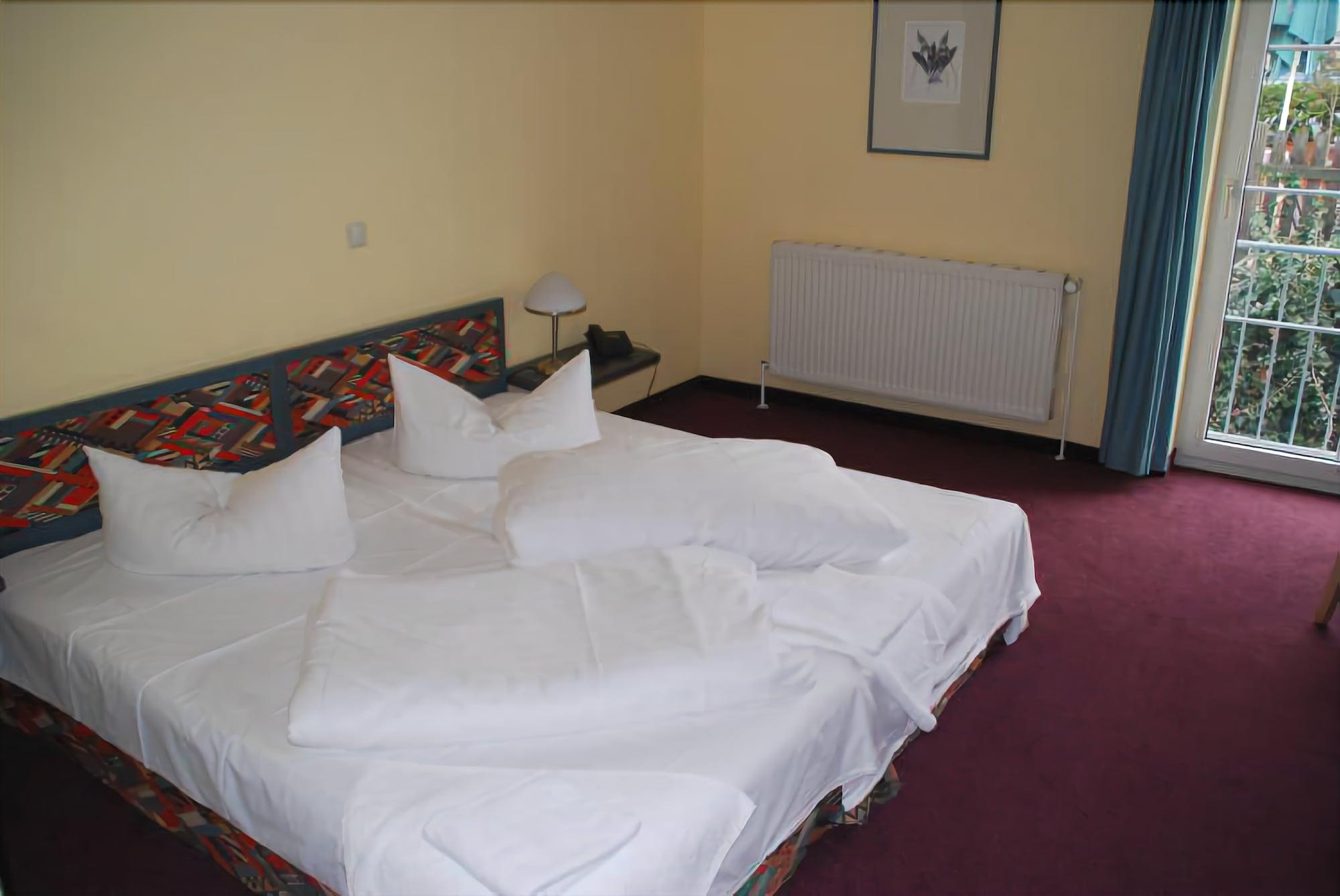 Hotel Lindenberger Hof Ahrensfelde Kültér fotó
