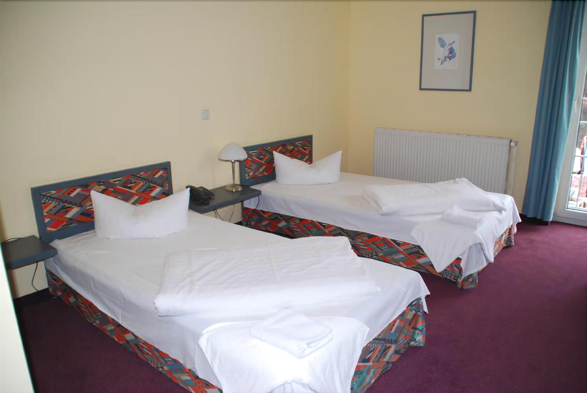 Hotel Lindenberger Hof Ahrensfelde Kültér fotó